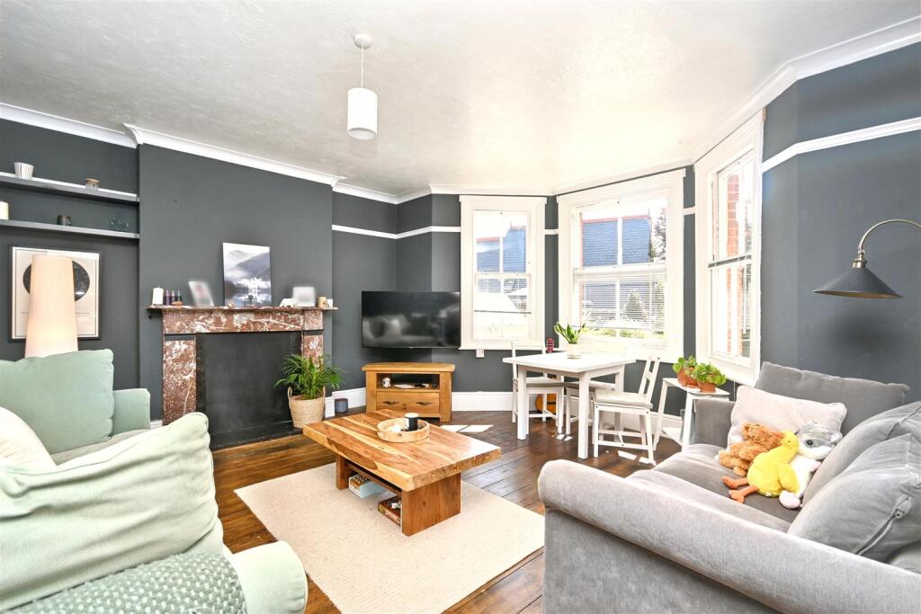 Apartment in Eastbourne, East Sussex - View 2