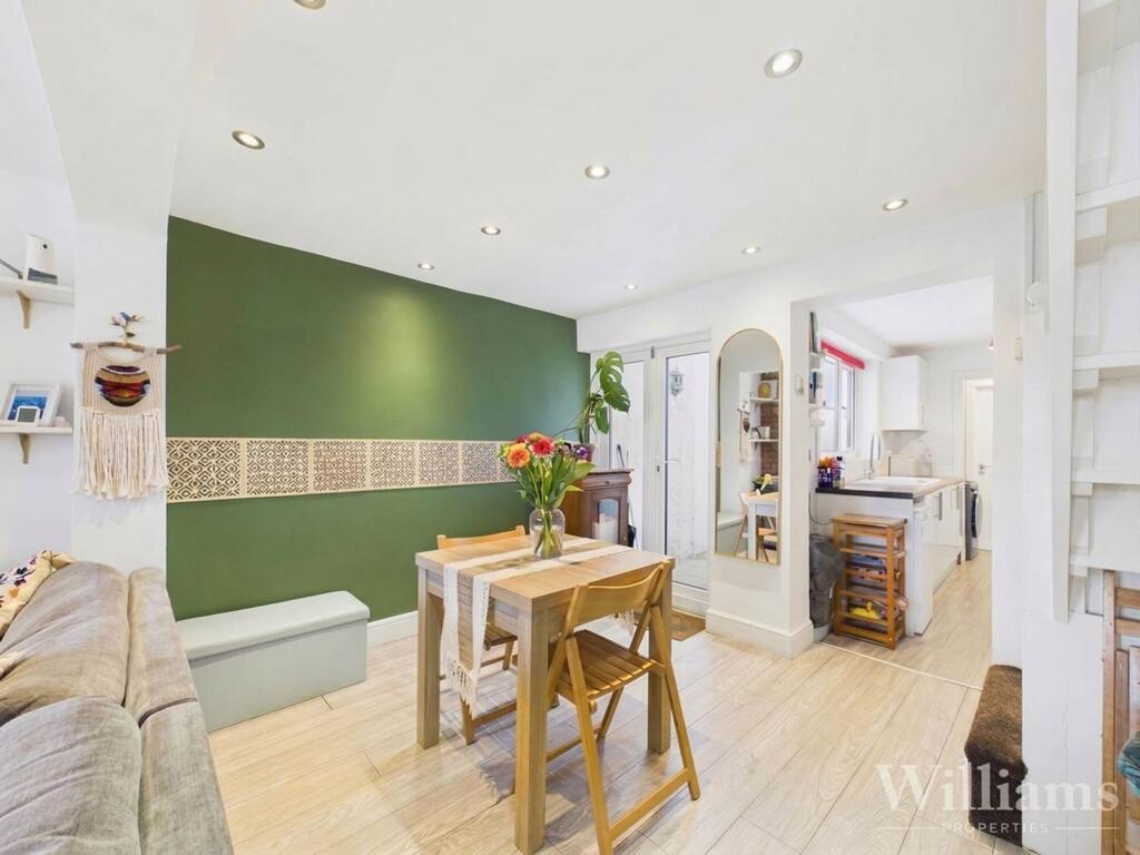 House in Aylesbury, Buckinghamshire - View 5