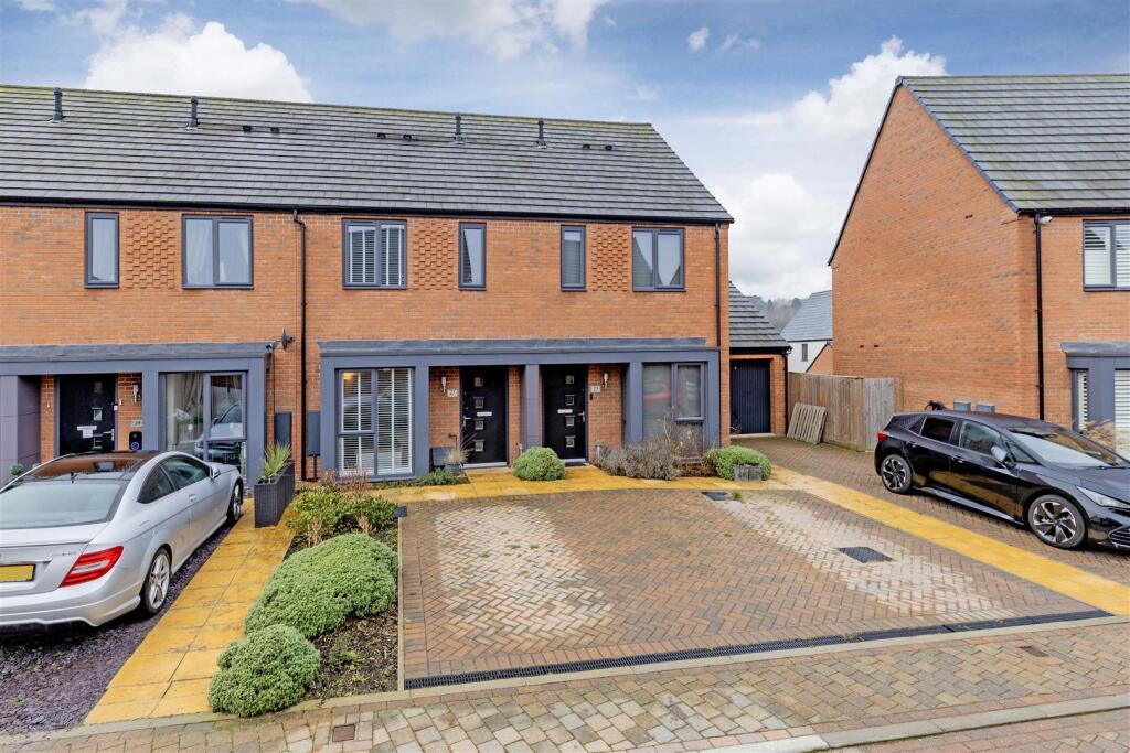Main image of property: Hornbeam Lane, Wingerworth, Chesterfield