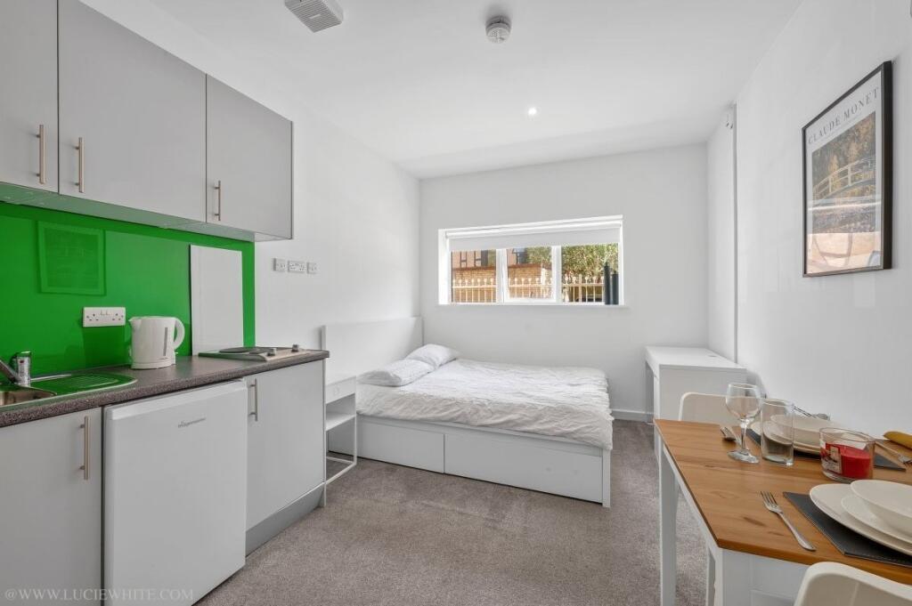 Main image of property: 172 London Road, Kingston Upon Thames