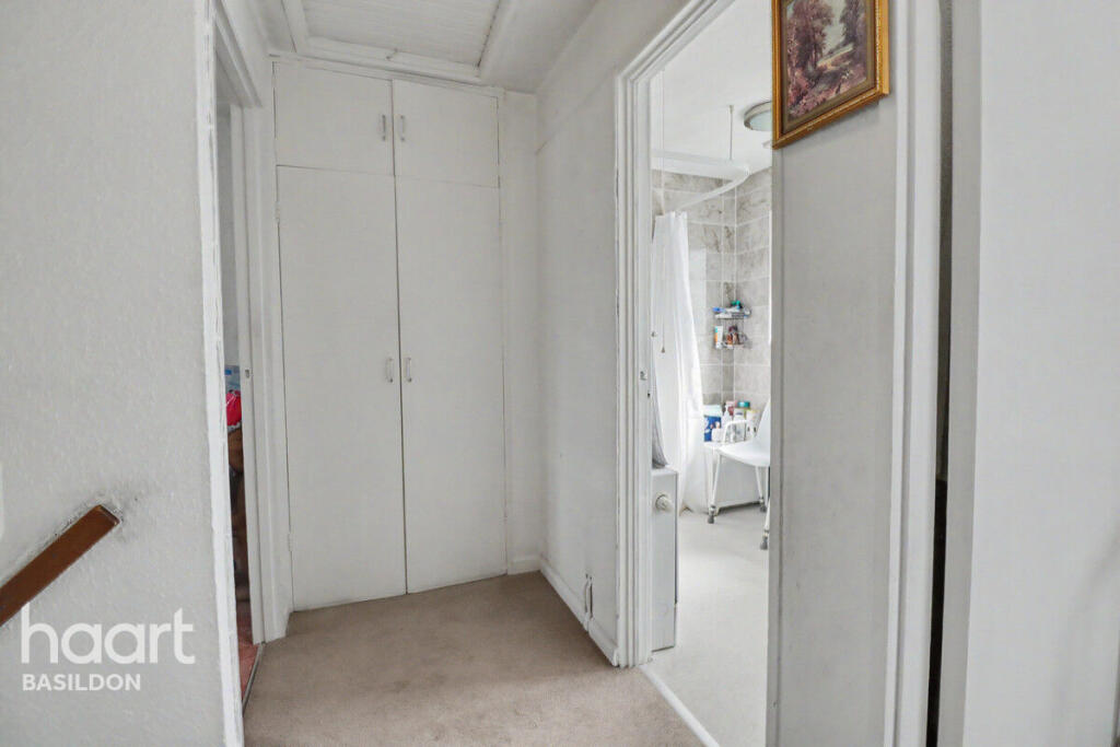 House in Basildon, Vange - More
