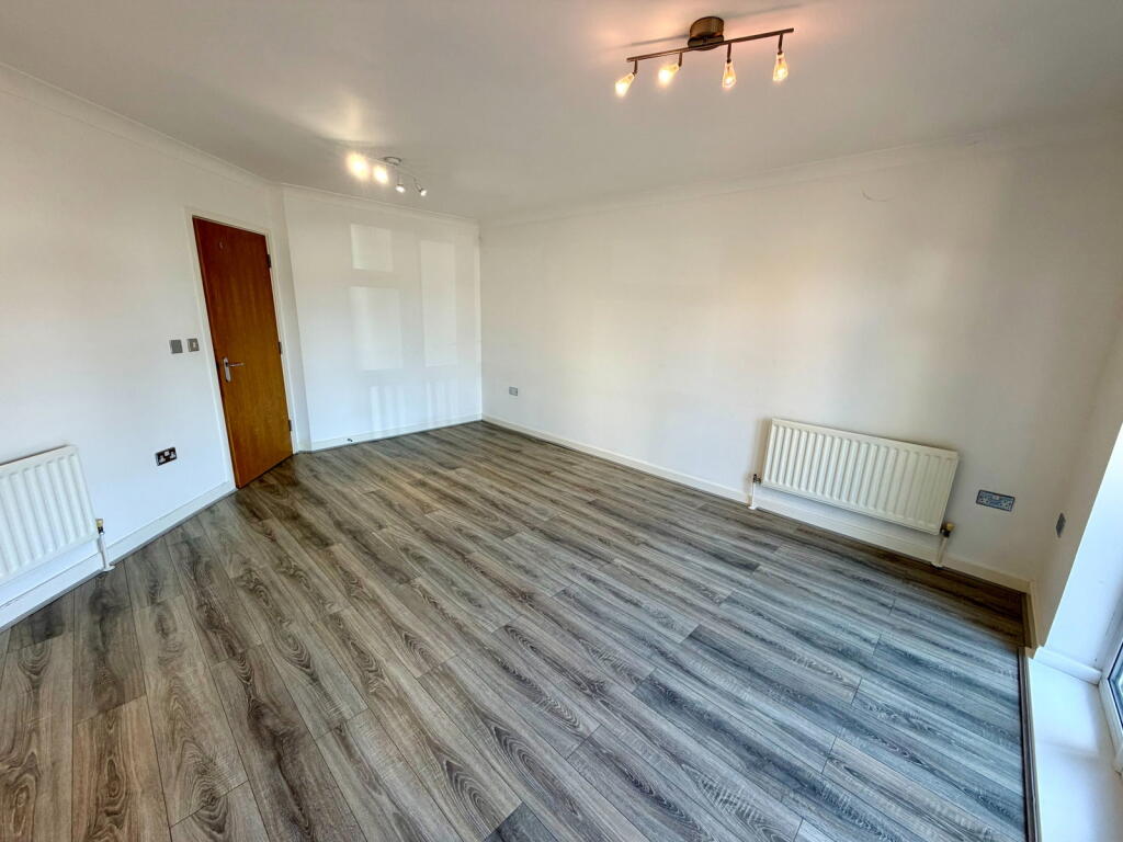 Apartment in Rochester - More
