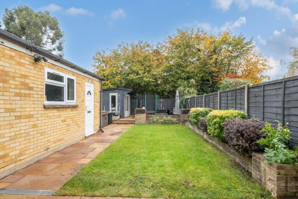 Barrs Road, Taplow, Buckinghamshire, SL6 photo 4