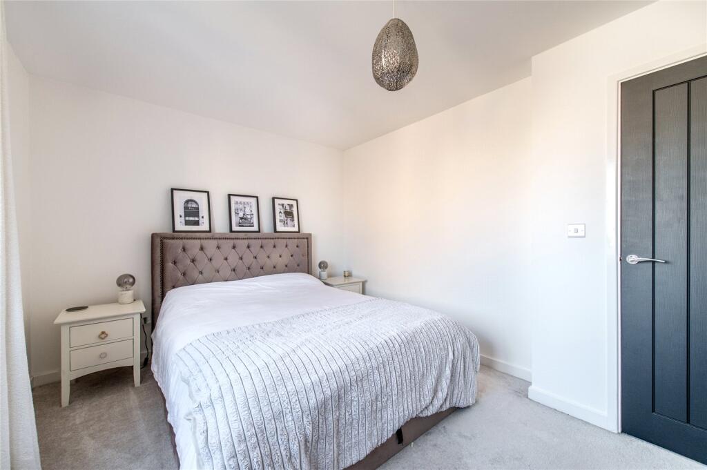 House in Dartford - More