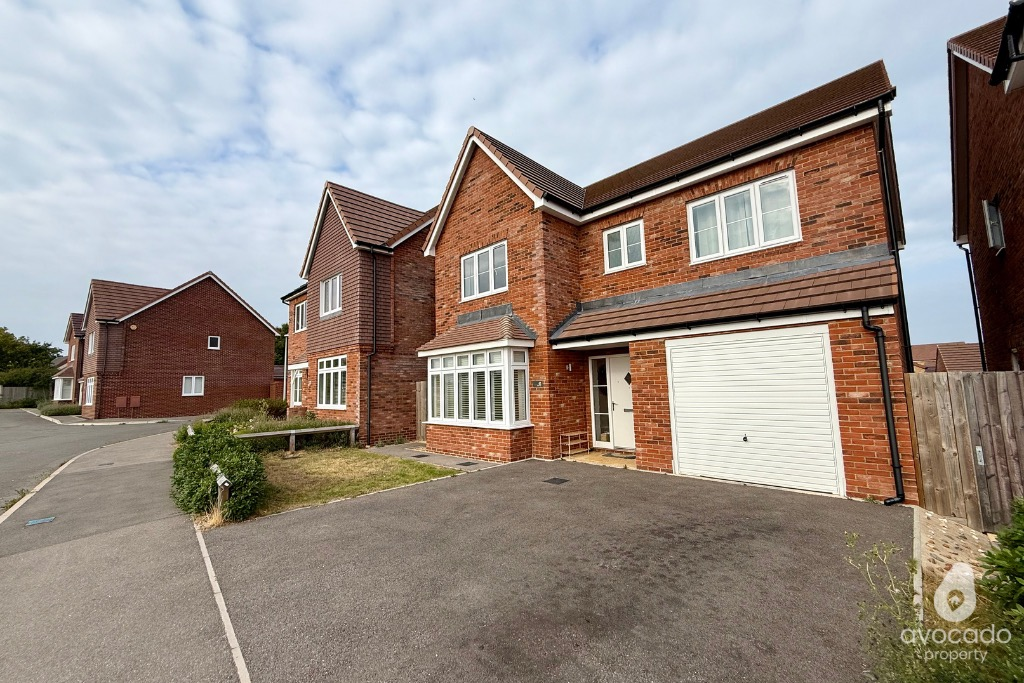House in Shinfield, Ryeish Green - View 4