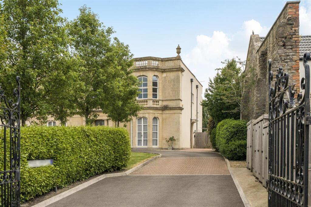 Main image of property: Filwood Gardens, Kingswood, Bristol