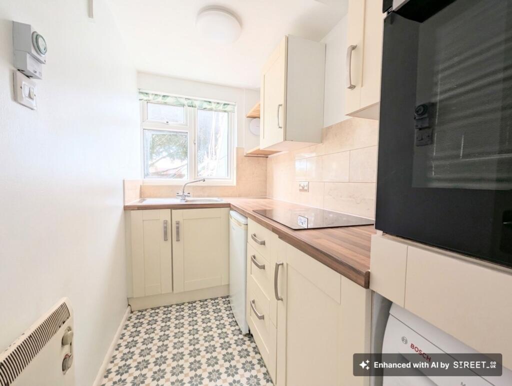 Apartment in Horsham, North Horsham - View 3