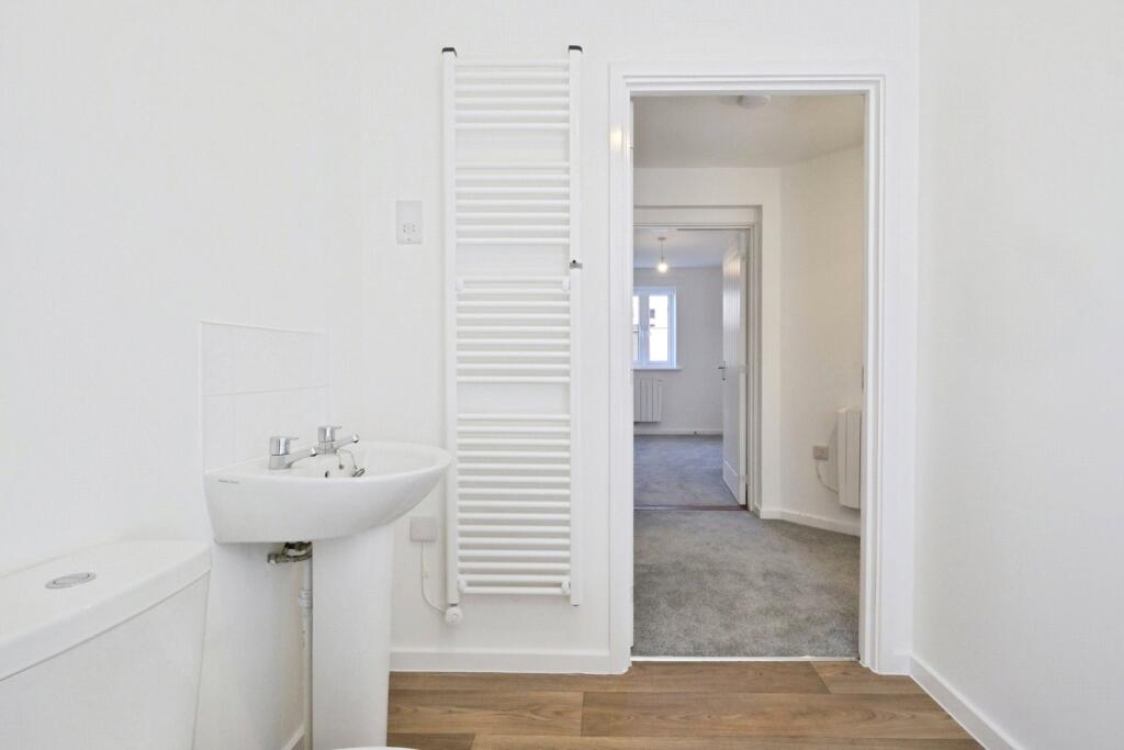 Apartment in Salisbury, Wiltshire - More