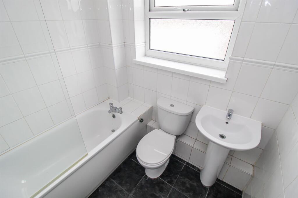 Apartment in Wakefield, Belle Vue - More
