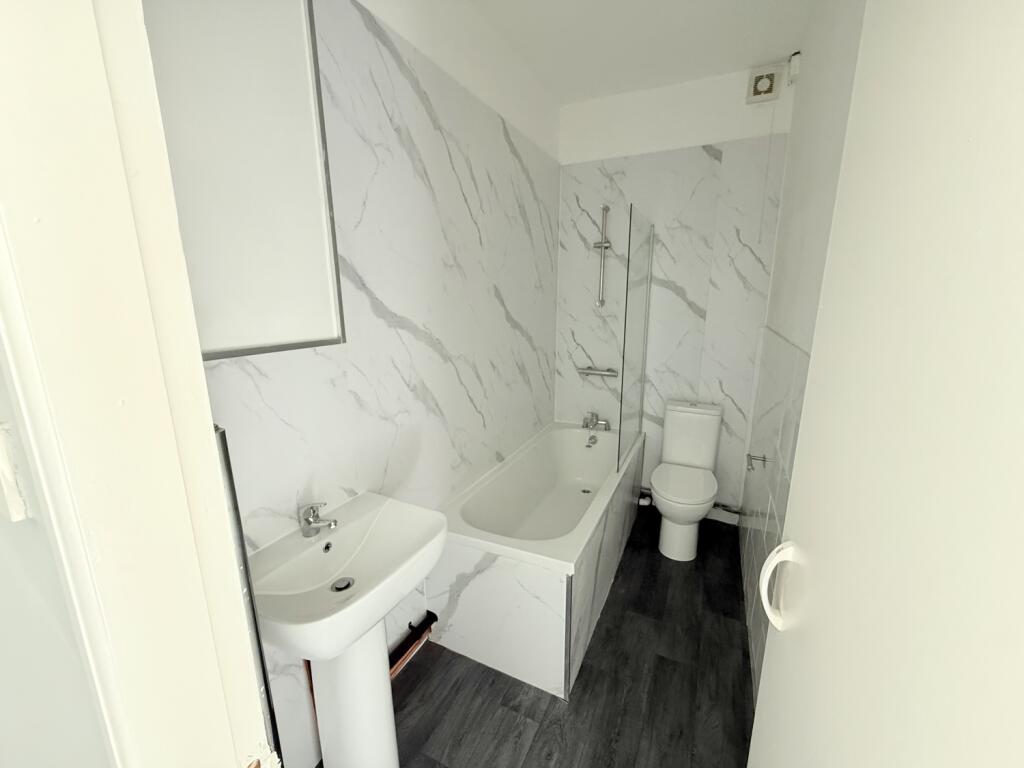 Apartment in Birkenhead, Egerton Park - View 3
