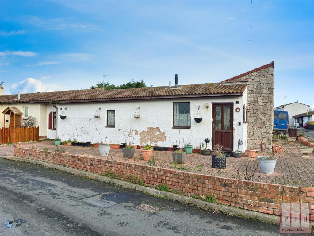 Main image of property: Stryd Y Dderwen, Belgrano, Abergele, LL22