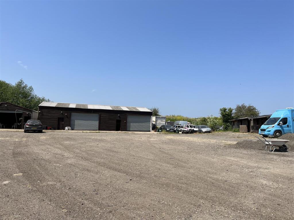 Farm Way, Staines-upon-Thames - View 4