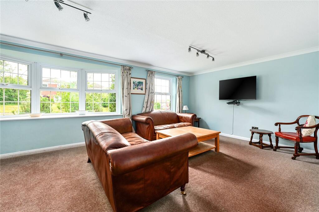 Heather Grove, Hartley Wintney, Hook, Hampshire, RG27 photo 4