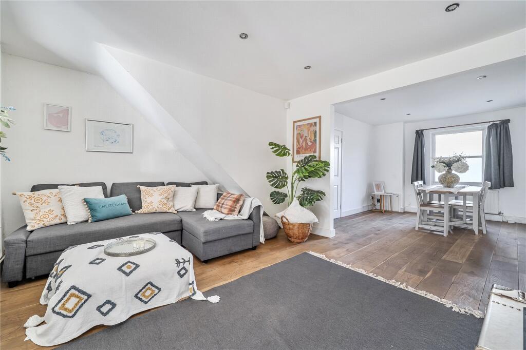 Main image of property: Queens Retreat, Cheltenham, GL51