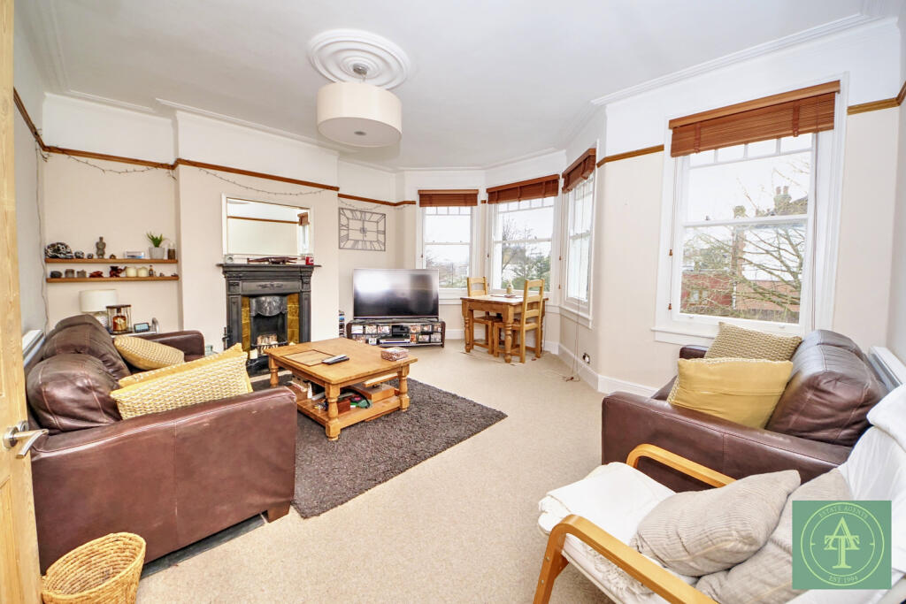 Harlech Road, Southgate, N14 photo 2