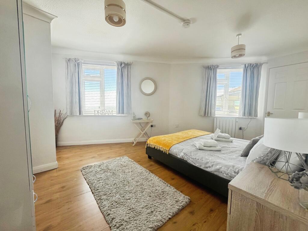 Apartment in Ventnor, Cowlease - View 2