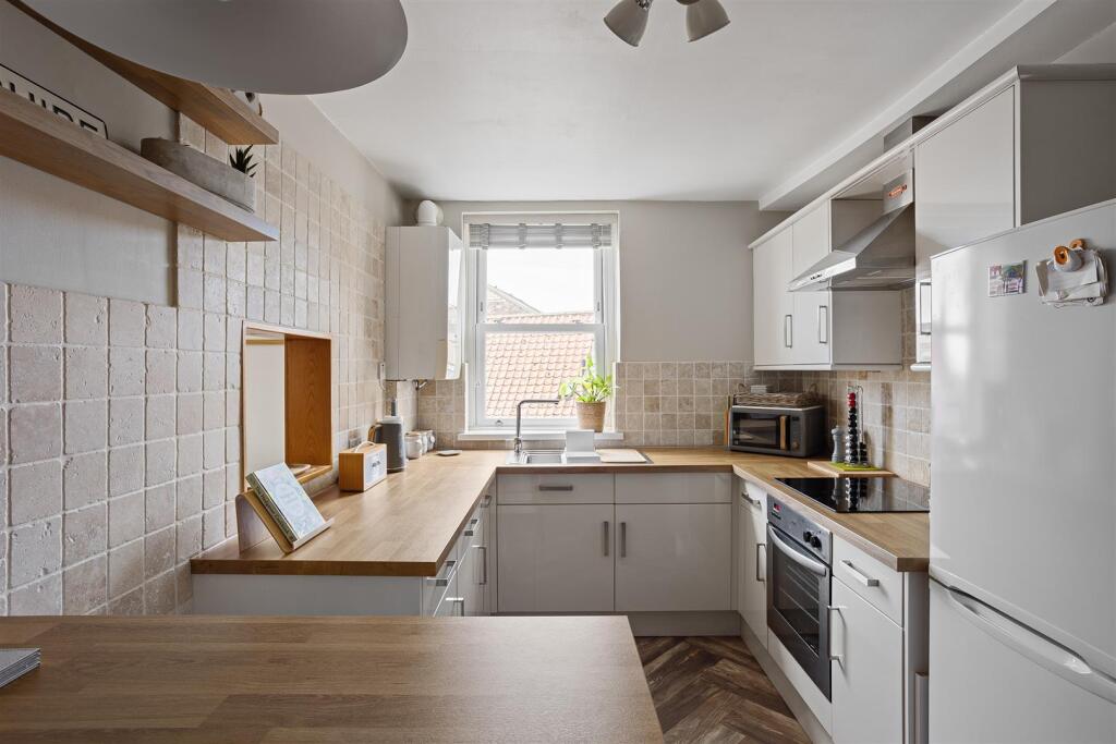 2, Willowgate, Pickering photo 2