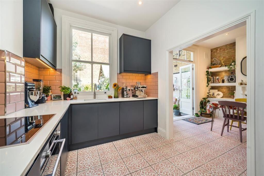 House in London - View 3