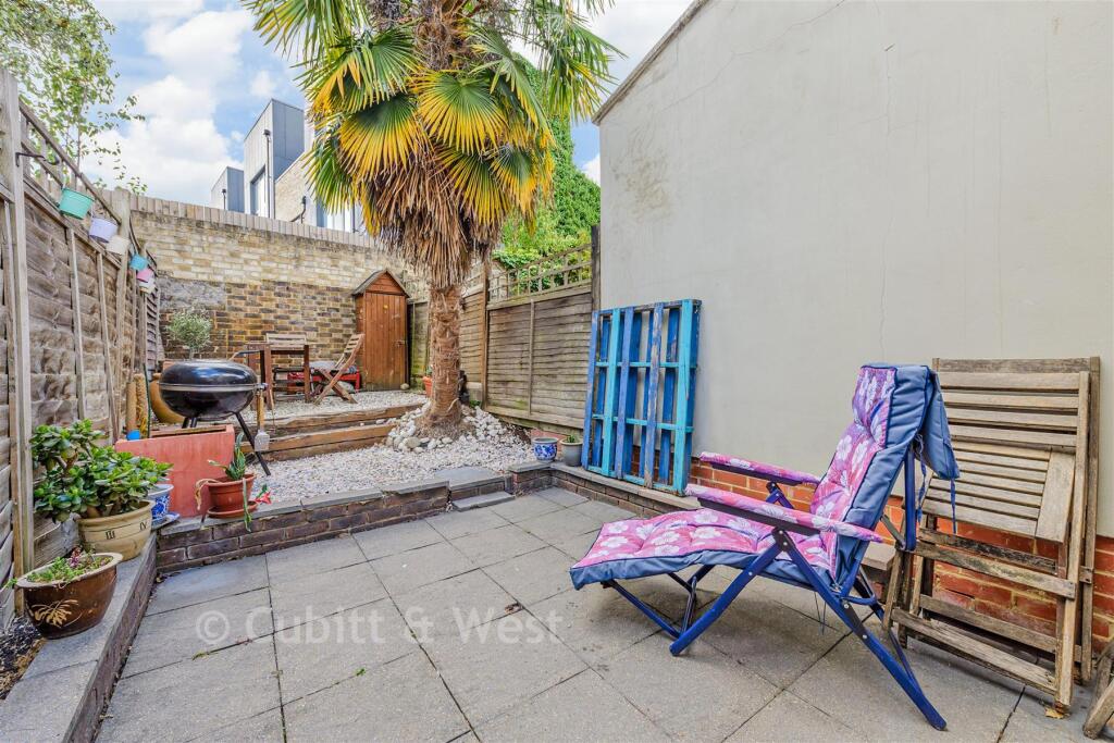 House in London, Waddon - View 5