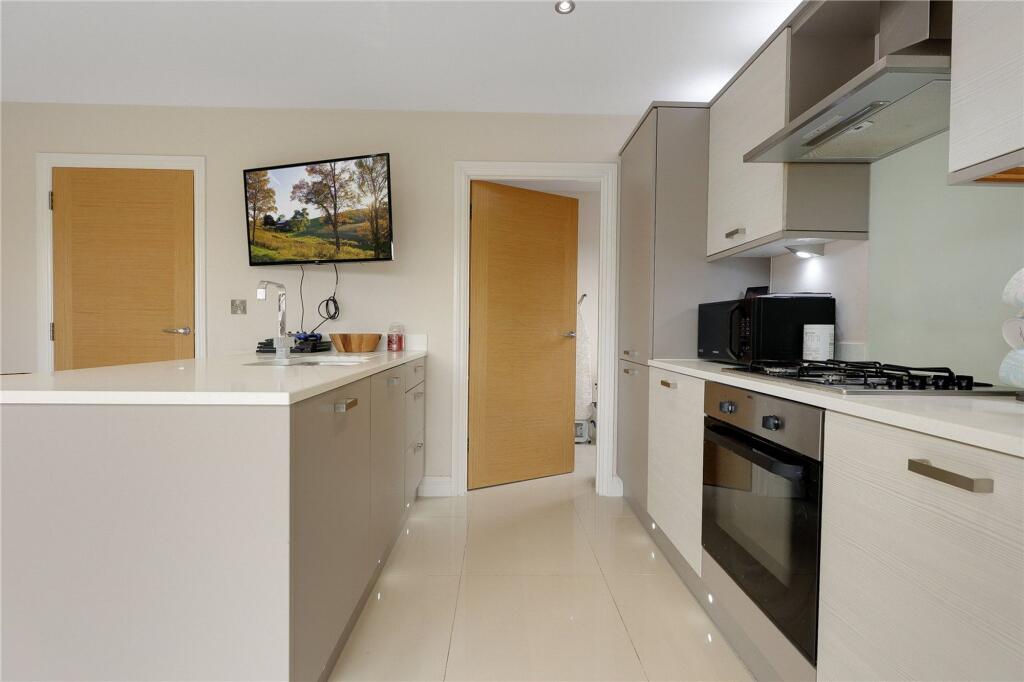 House in Stockton-on-Tees, Ormesby Bank, Normanby - More