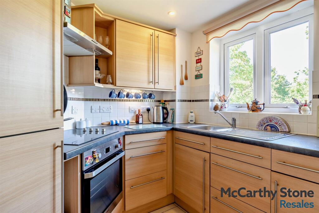 Apartment in Edenbridge - View 3