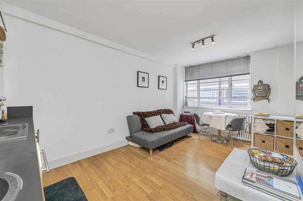 Apartment in London - View 4