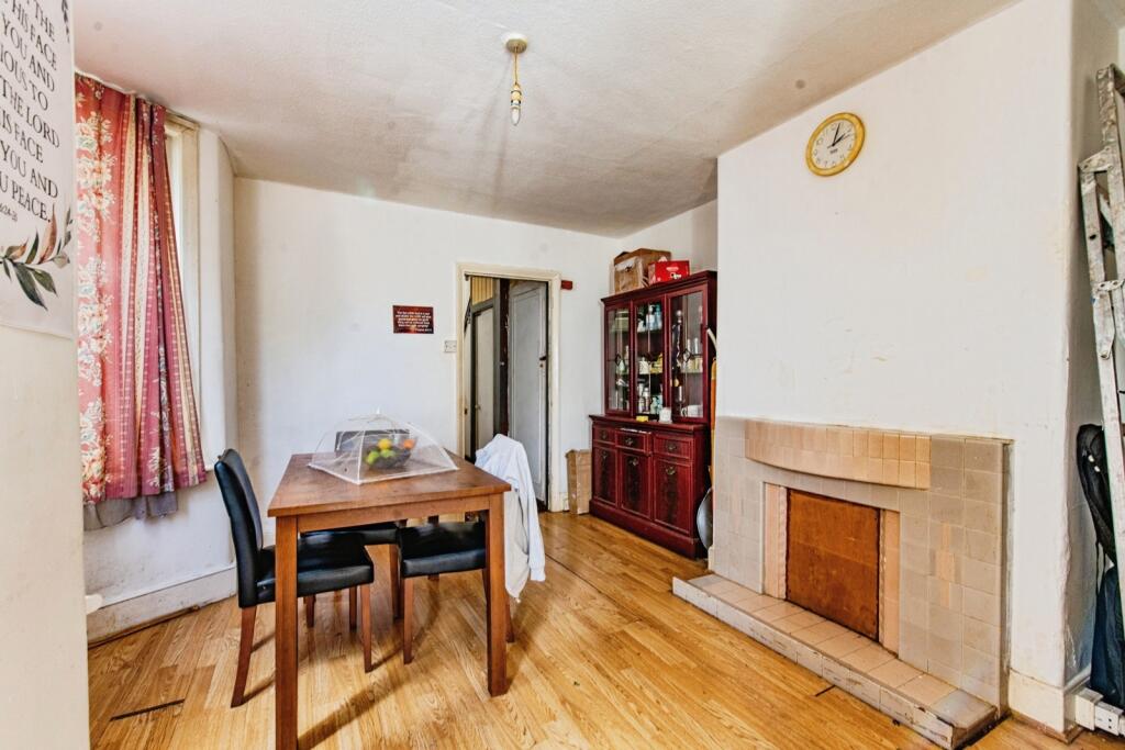 House in London, Cordwell Estate, Hither Green - View 4