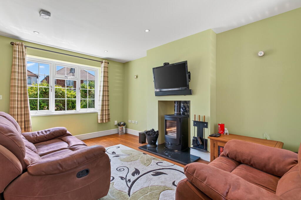 Station Road, Great Bowden, Market Harborough, Leicestershire, LE16 7HL photo 4