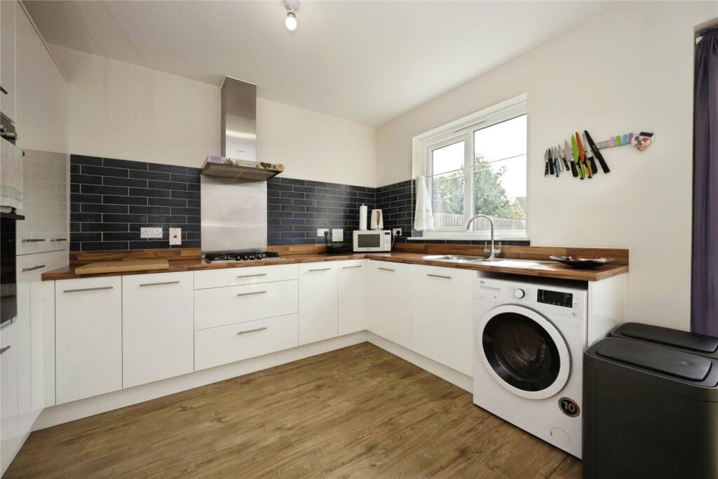 Kemsley Drive, Leighton Buzzard, Bedfordshire, LU7 photo 5