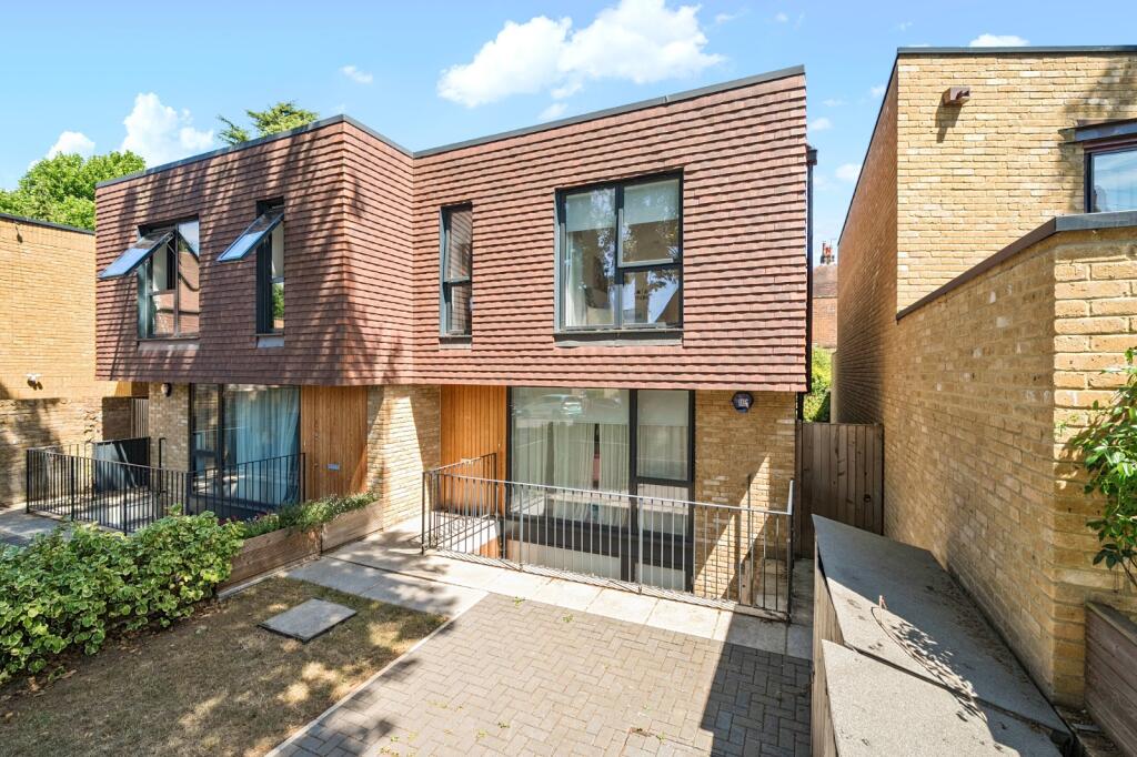 Main image of property: Boxall Road, London, SE21