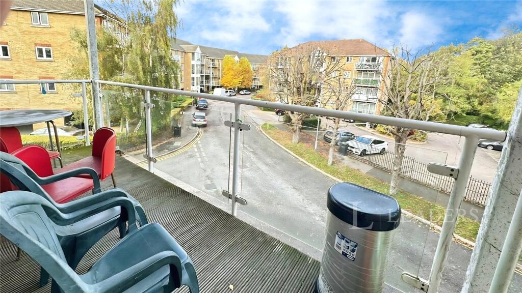 Apartment in Luton - View 5