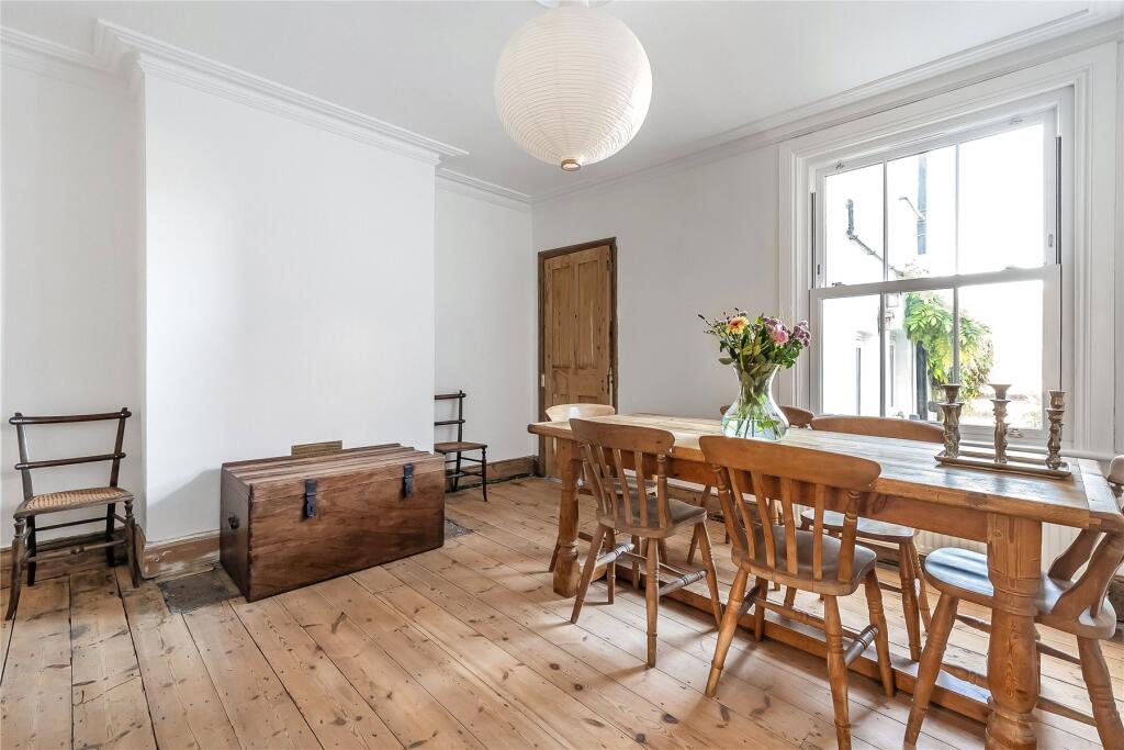 House in Guildford, Surrey - View 3