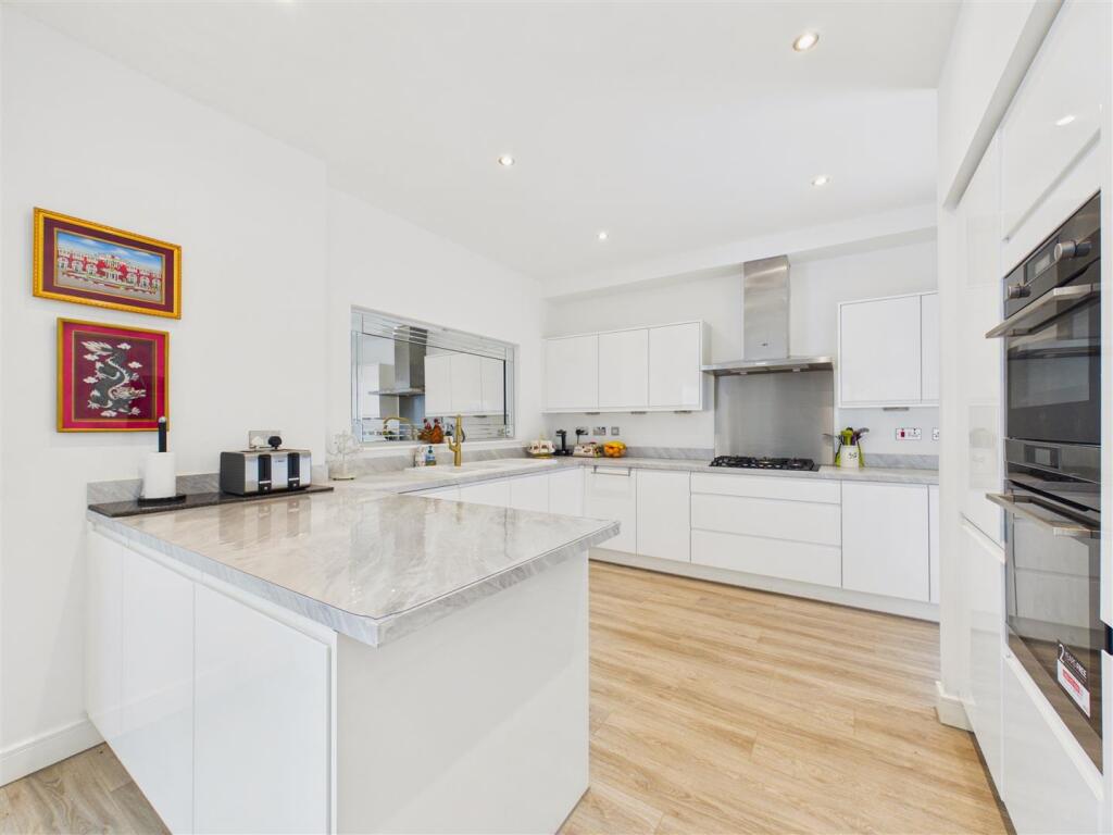 House in Hull - View 5