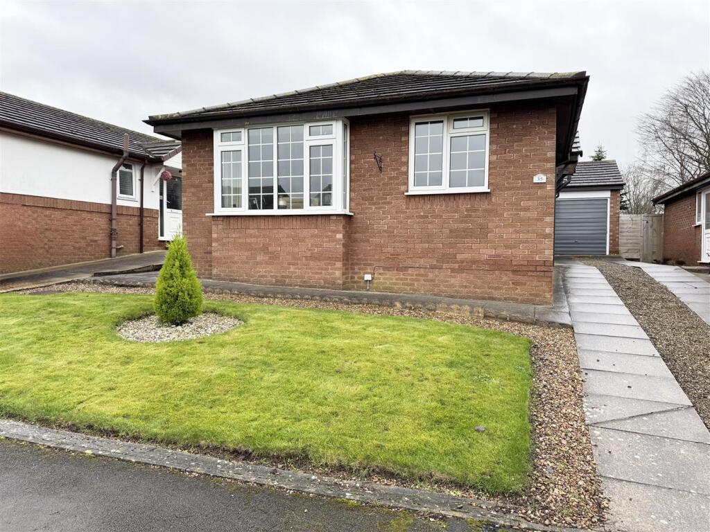 Main image of property: Woodlands Drive, Skelmanthorpe, Huddersfield HD8 9DB