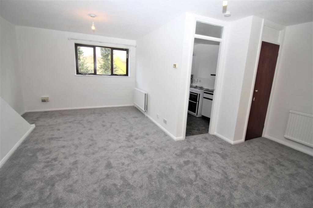 Apartment in Hatfield, Old Hatfield - View 2