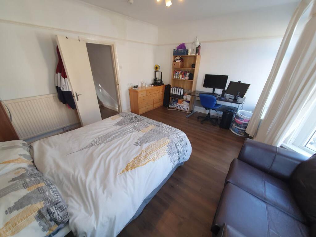 Apartment in Cardiff, Plasnewydd, Roath - View 2