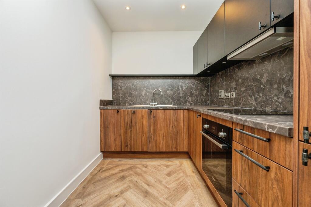 Apartment in Birmingham, West Midlands - More