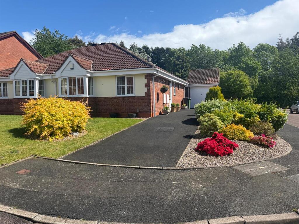 Main image of property: Fieldfare Close, Cradley Heath, B64 5QH