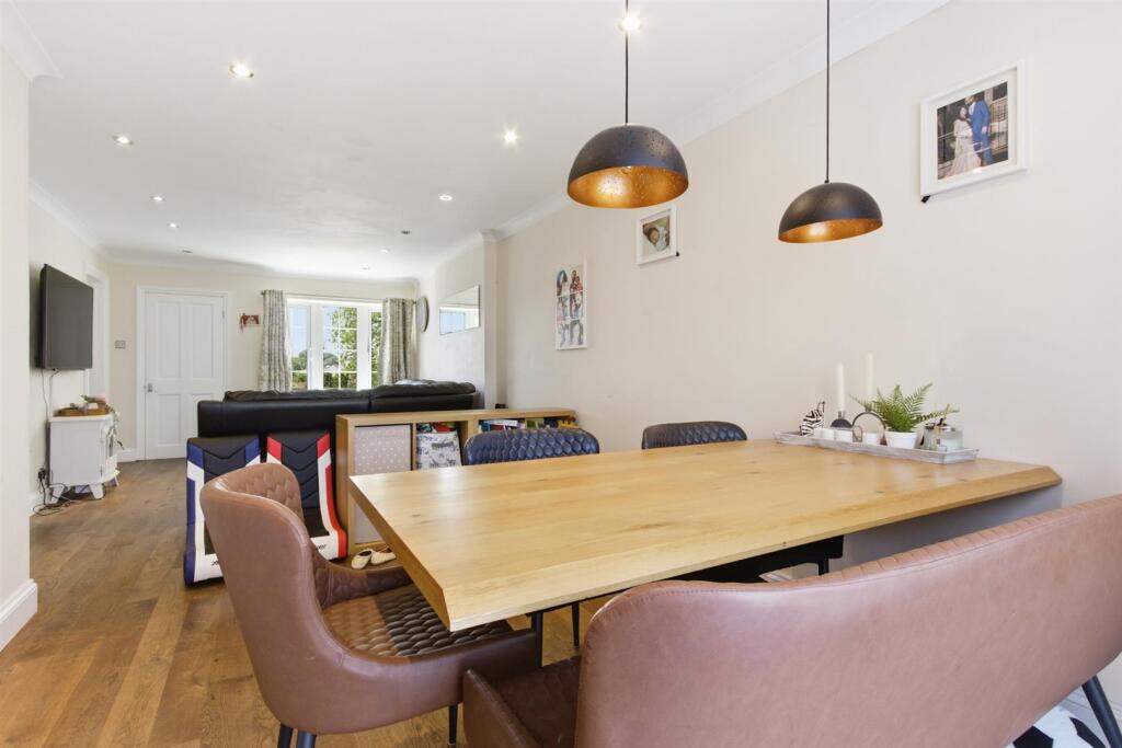 House in St Albans, Sleapshyde, Colney Heath - More