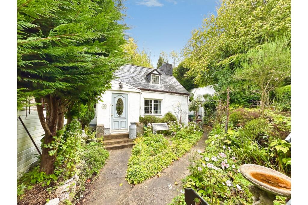 House in Newport - View 2