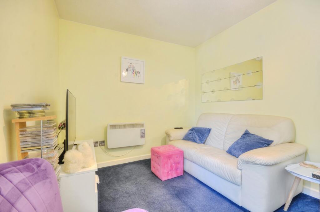 Taverner Close, Southampton, Hampshire, SO19 photo 3