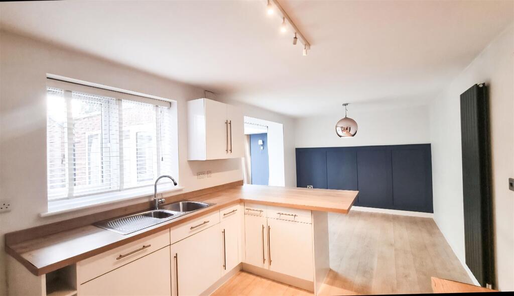 House in Doncaster, Cantley - View 4