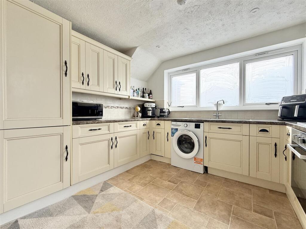 Lodge Road, Fleckney photo 4