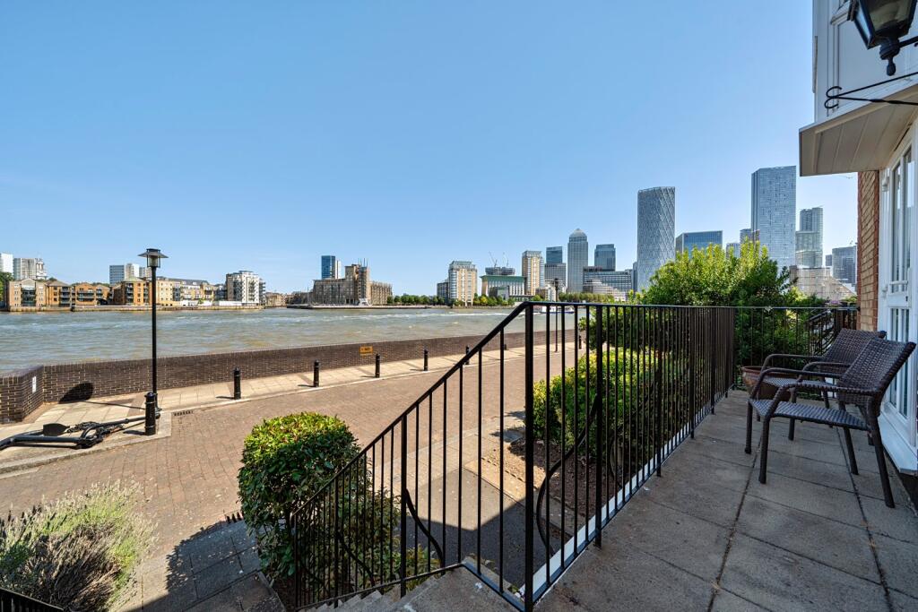 House in London, Rotherhithe - More