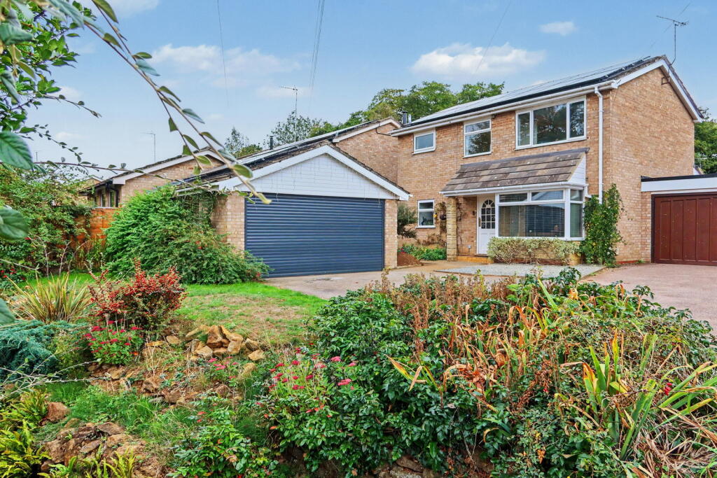 Main image of property: Brookside Way, Bloxham OX15 4HY
