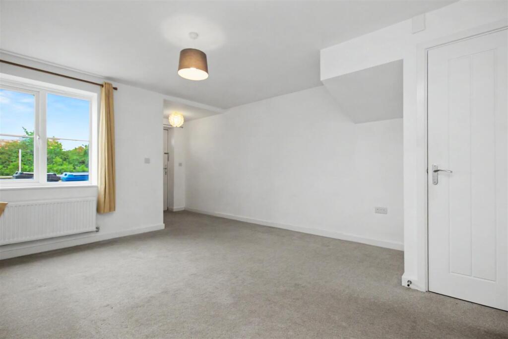 Stag Road, Rothwell photo 2