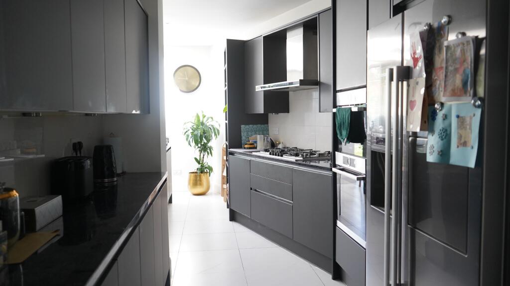 4 bedroom semi-detached house for rent