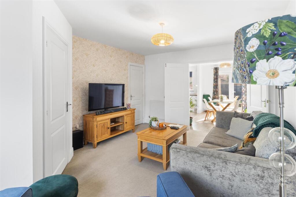 Akehurst Close, Hellingly, Hailsham photo 3