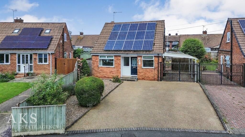 3-bed detached on Haddon Drive, Mickleover, DE3, £300,000