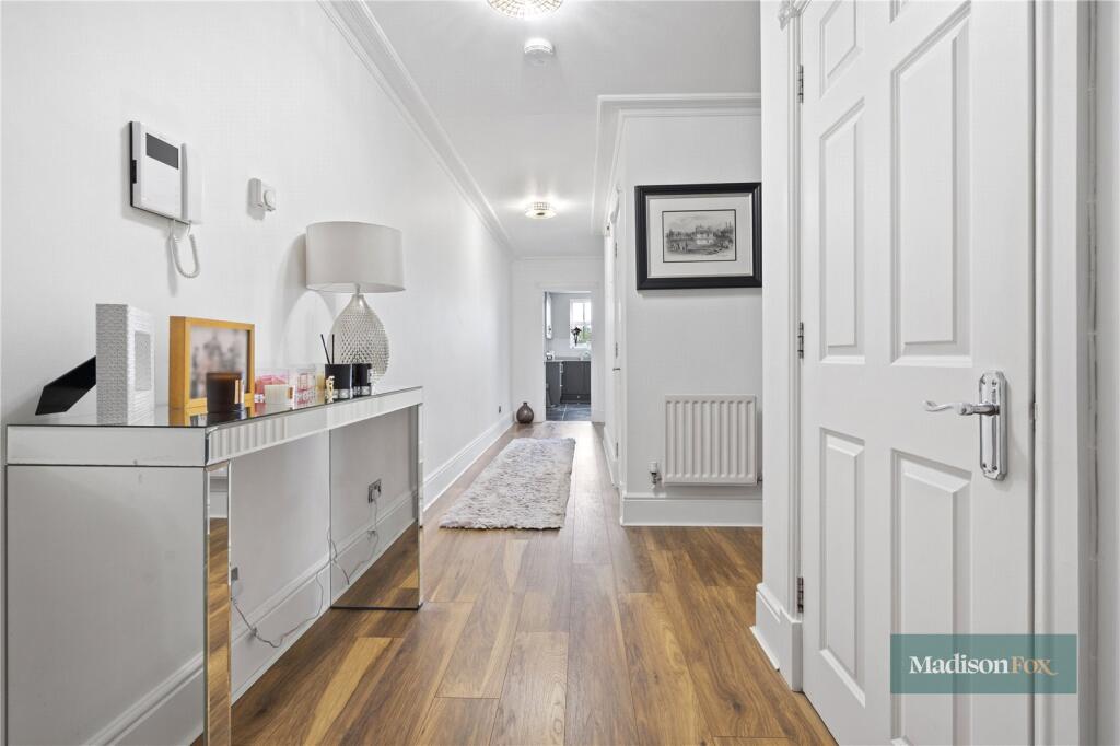 Apartment in Ilford - View 2